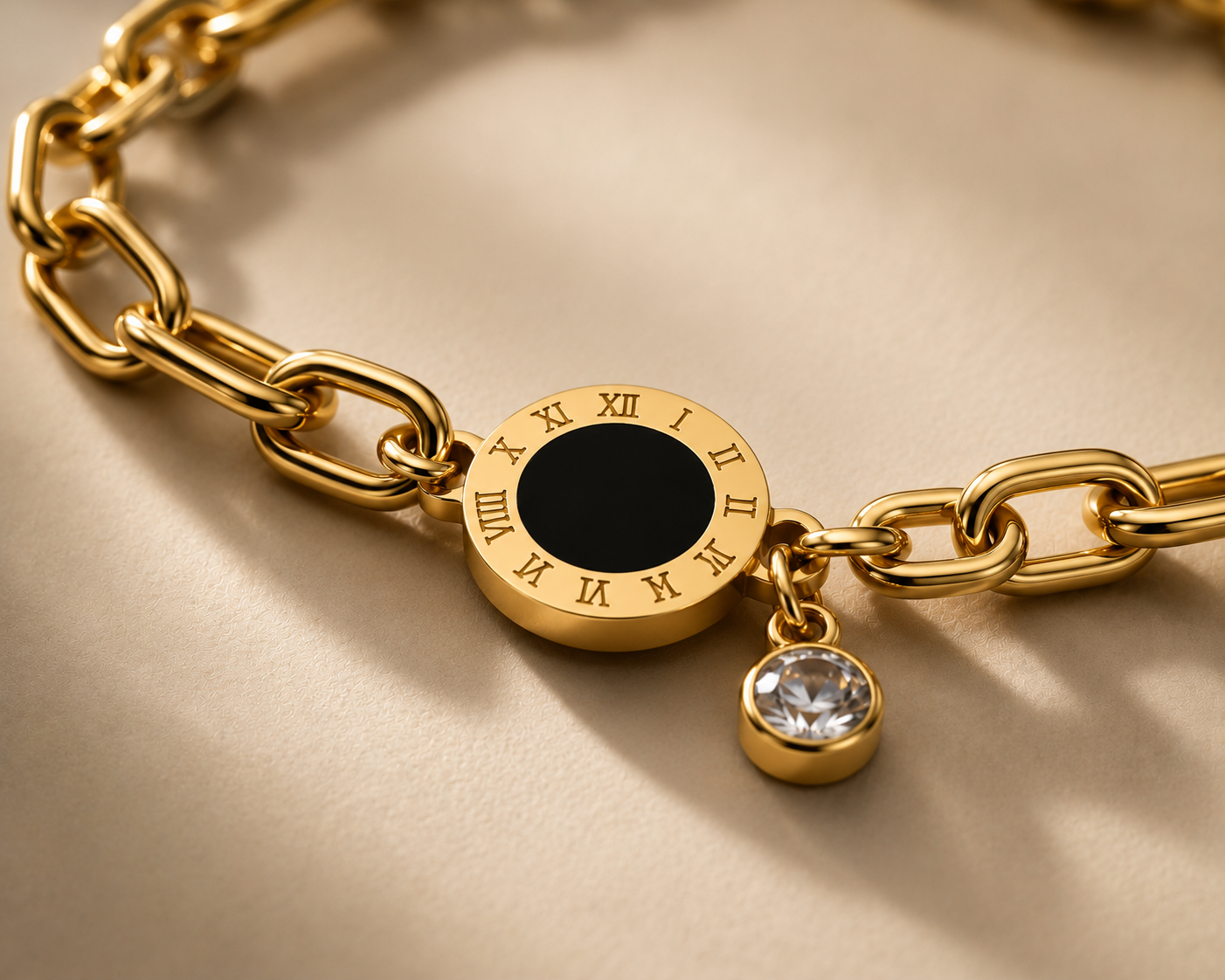 Éclat Noir Charm Bracelet