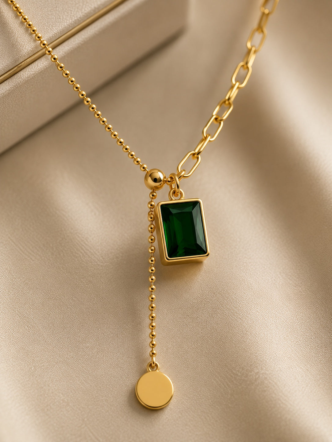 Valentina Émeraude Lariat Necklace